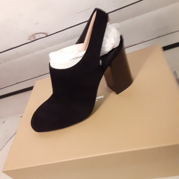 Michael Kors Collection Shoes - NIB MICHAEL KORS COLLECTION LEATHER CLANCY  HEELS